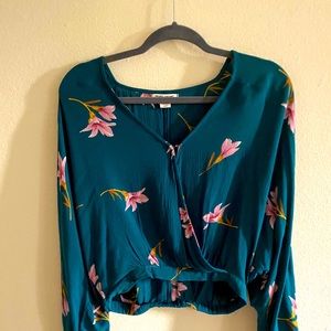 Size Small Billabong Cropped Long-sleeve Blouse ✨
